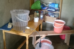 No hay agua potable cerca. Se recoge de un río