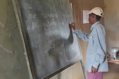 También se apuntan los hombres a la escuela de alfabetización